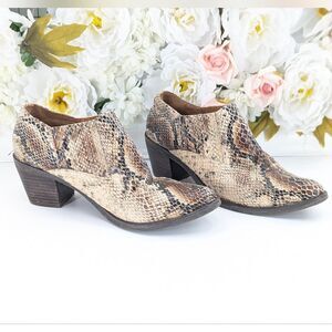 Very Volatile Los Angeles Snake Skin Pattern 2” Heel Ankle Booties Size 6.5